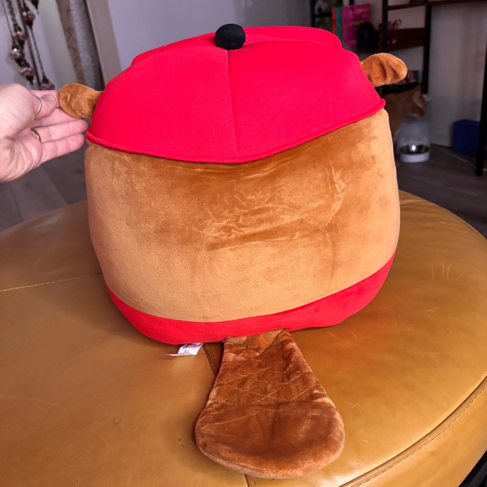 Buc-ee Beaver Squishy - Picture 3 of 5